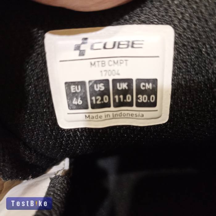 Cube 46 cipő 