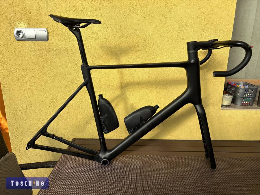 Cube Attain C:62 carbon vázszett új