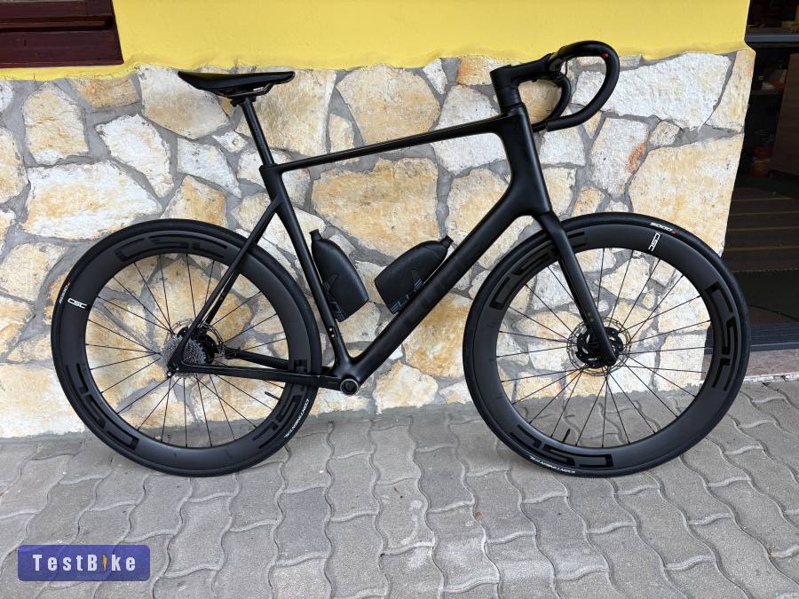 Cube Attain C:62 race vázszett eladó új