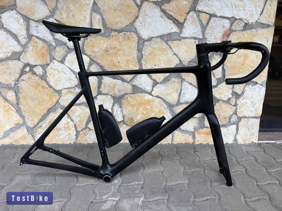 Cube Attain C:62 race vázszett eladó új