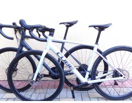 Cube Attain SLX országúti kerékpár tárcsafék, 2x11full 105.