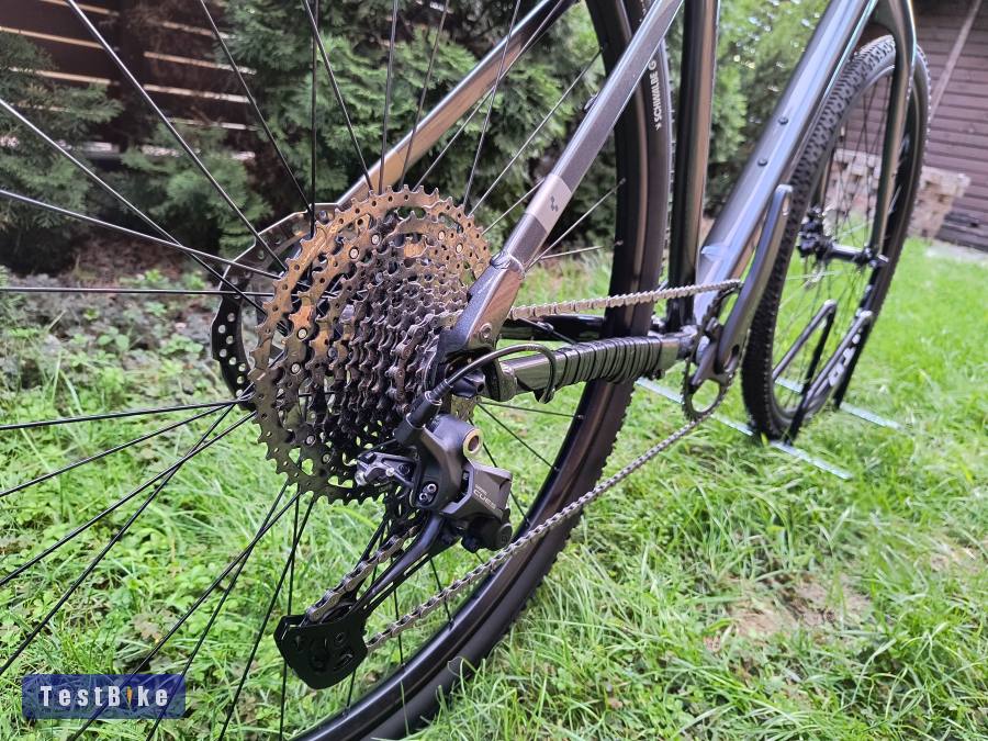 Cube Hyde egyedi építésű gravel