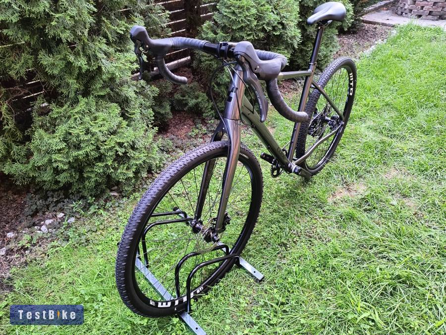 Cube Hyde egyedi építésű gravel