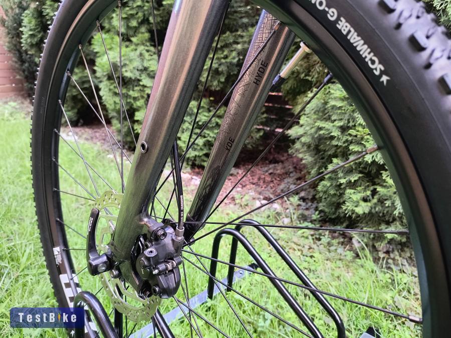 Cube Hyde egyedi építésű gravel