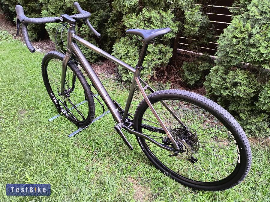 Cube Hyde egyedi építésű gravel