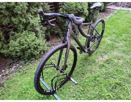 Cube Hyde egyedi építésű gravel