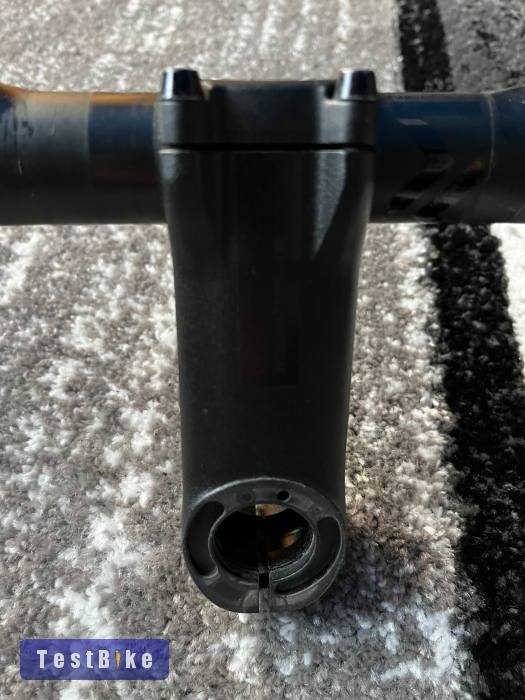 Cube kormány és stucni