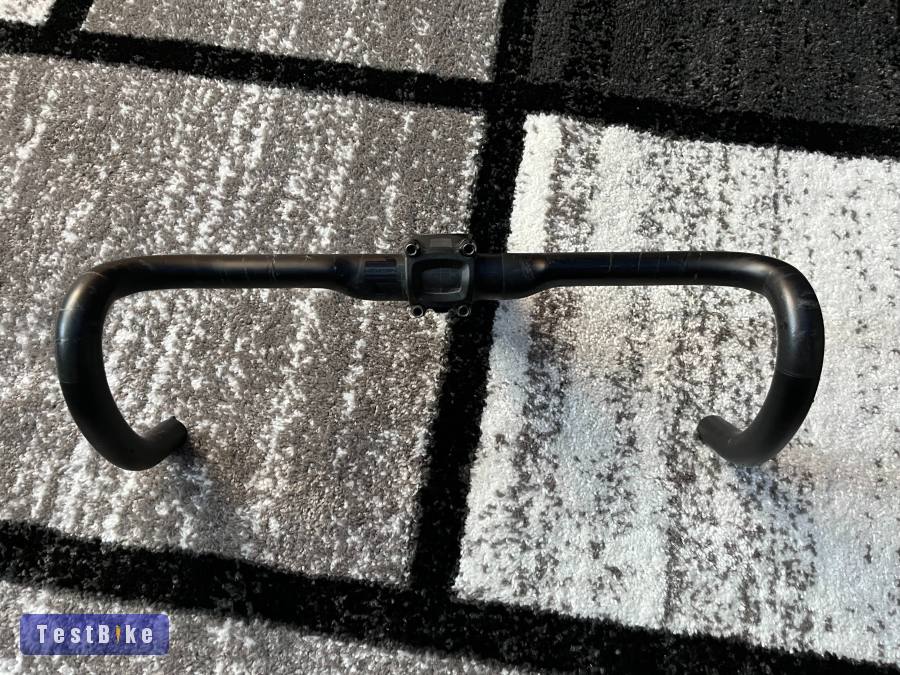 Cube kormány és stucni