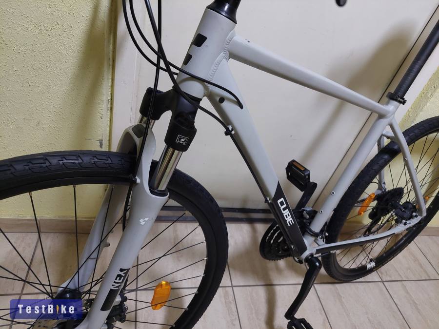 Cube Nature Pro 28-as cross trekking, újszerű