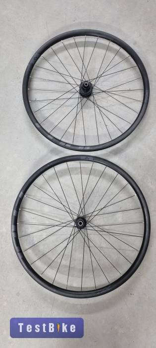 Cube országúti/gravel kerékszett