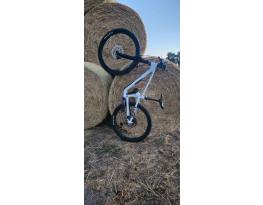 Cube stereo one55 race