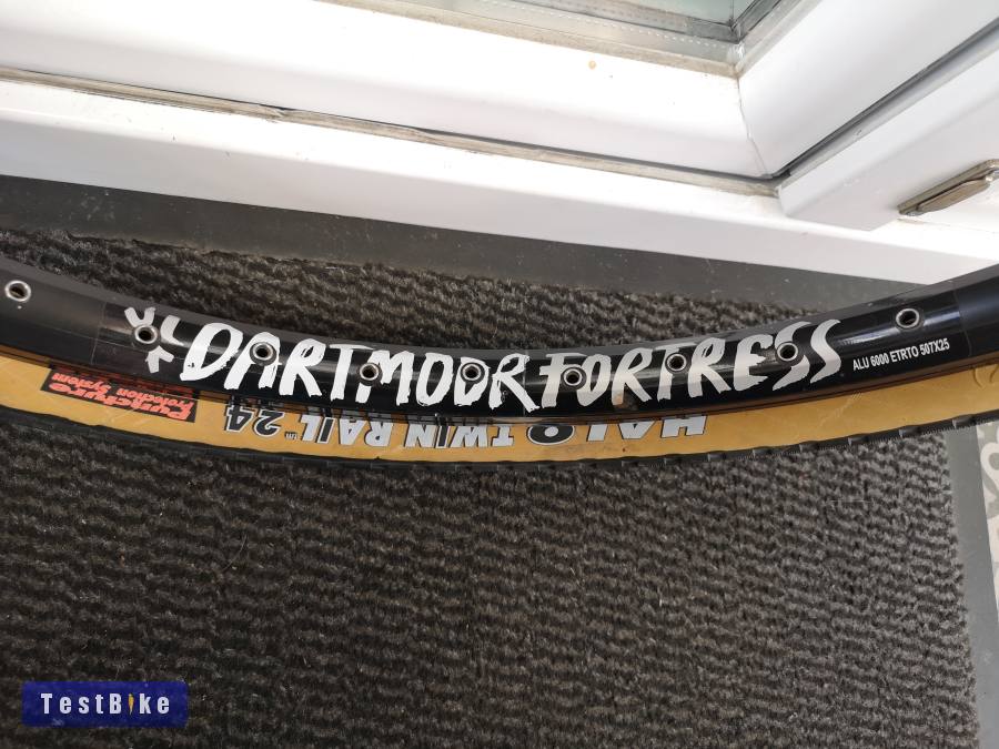 Dartmoor Fortress 24"