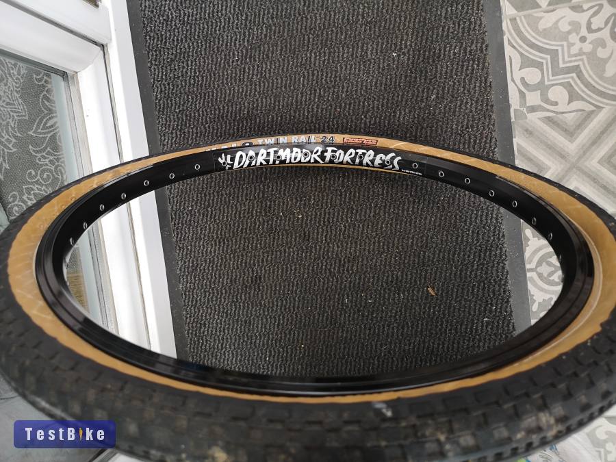 Dartmoor Fortress 24"