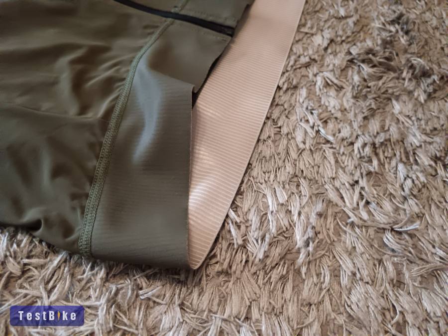 Donen hosszú ujjú kerékpáros mez, khaki színű. 