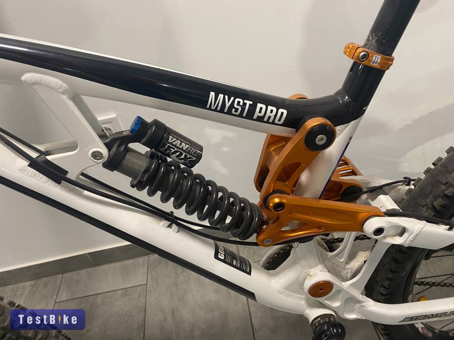 Downhill Saracen Myst Pro