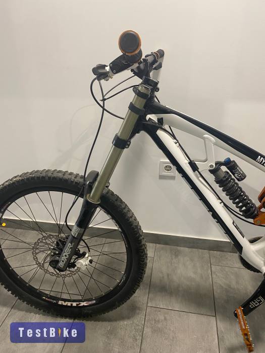 Downhill Saracen Myst Pro