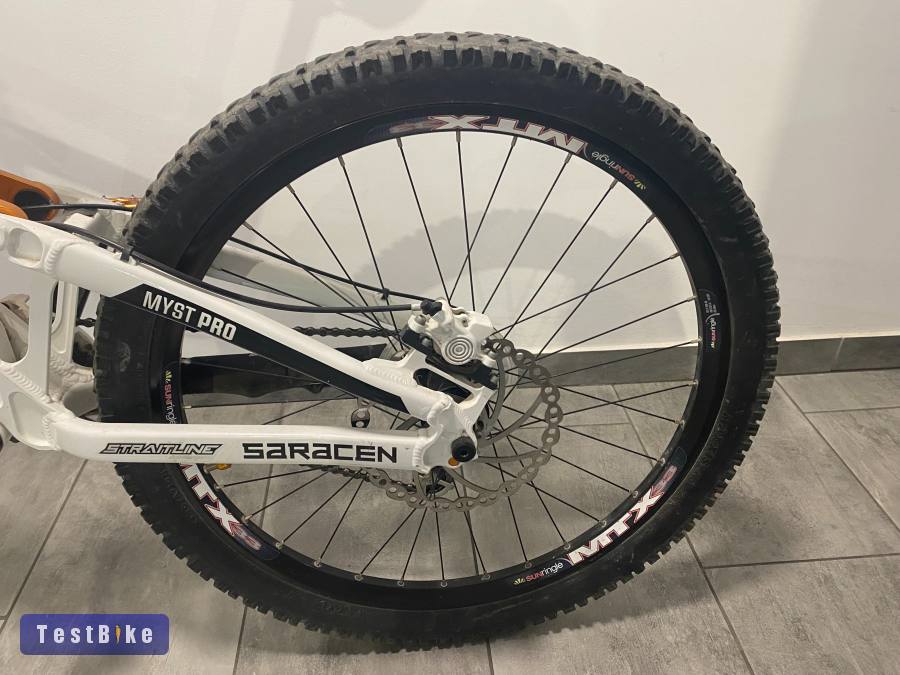 Downhill Saracen Myst Pro