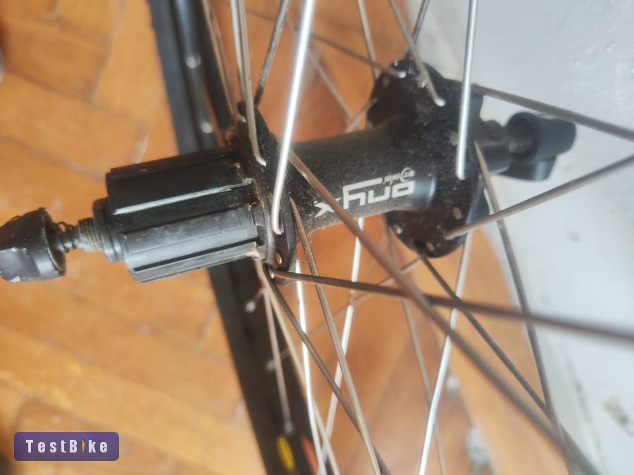 DT Onyx kerékszett Mavic felnivel, Dt küllőkkel, Continental