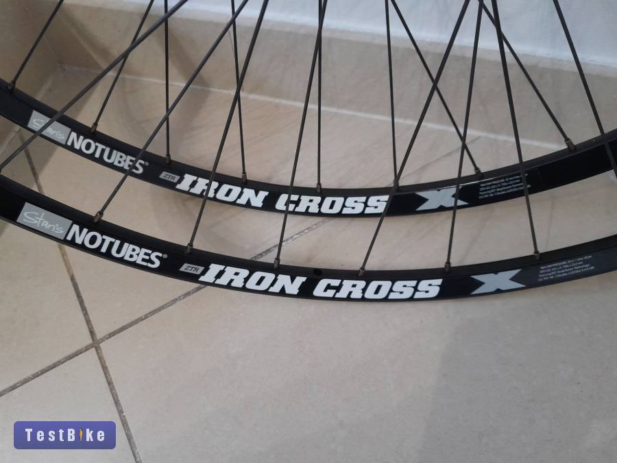 DT Swiss 240 - Notubes ZTR Iron Cross kerékszett