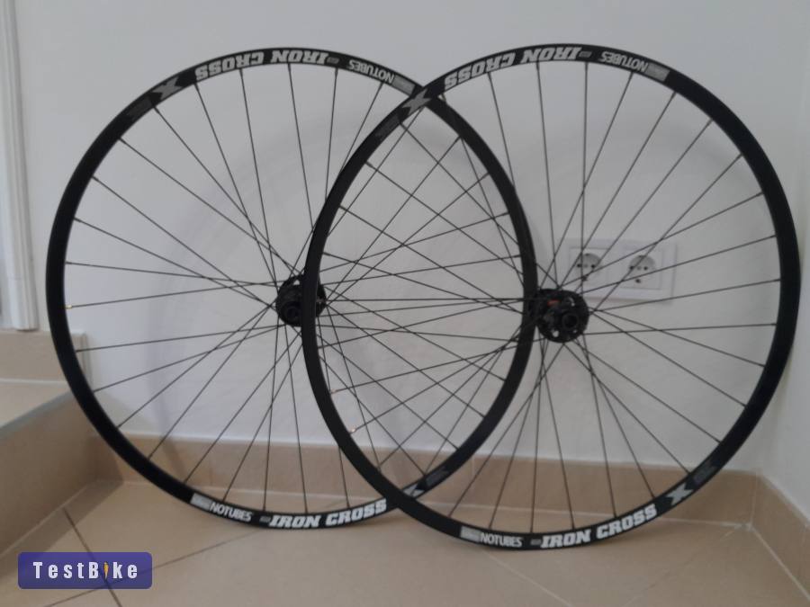 DT Swiss 240 - Notubes ZTR Iron Cross kerékszett