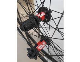 DT Swiss 240 - Notubes ZTR Iron Cross kerékszett eladó