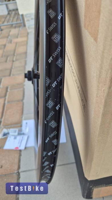 DT Swiss ARC 1400 Dicut db 80mm-es karbon első kerék
