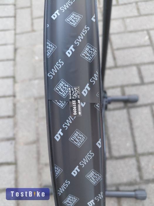 DT Swiss HU1900 27,5 első kerék