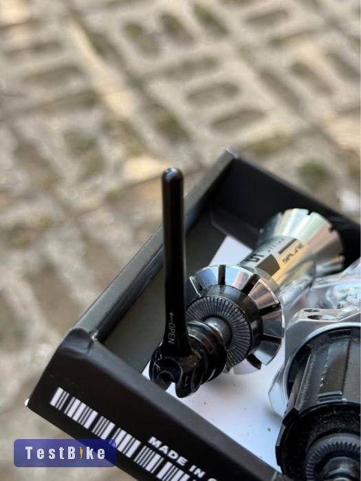 DT Swiss Spline 11s Shimano 24/20H országúti agyszett 130mm/100m