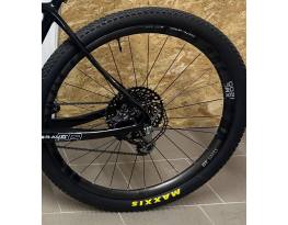 DT Swiss XMC 1200 karbon kerékszett és RS1 villa