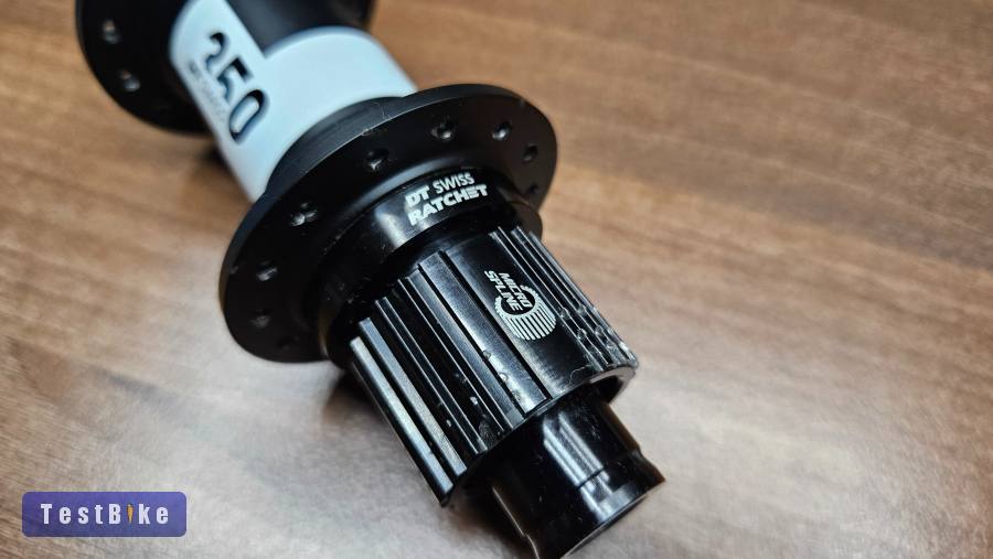 DtSwiss 350 Classic Boost 28h Microspline hatsó agy