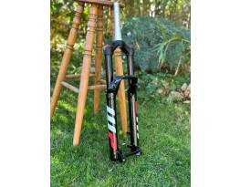 DVO Onyx D1 38 CV OTT x WP és RockShox Yari DebonAir 