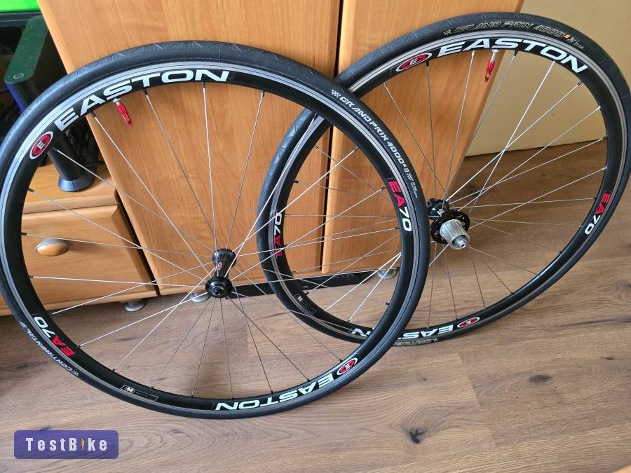 Easton EC70 kerékszett patika állapotban, gumikkal