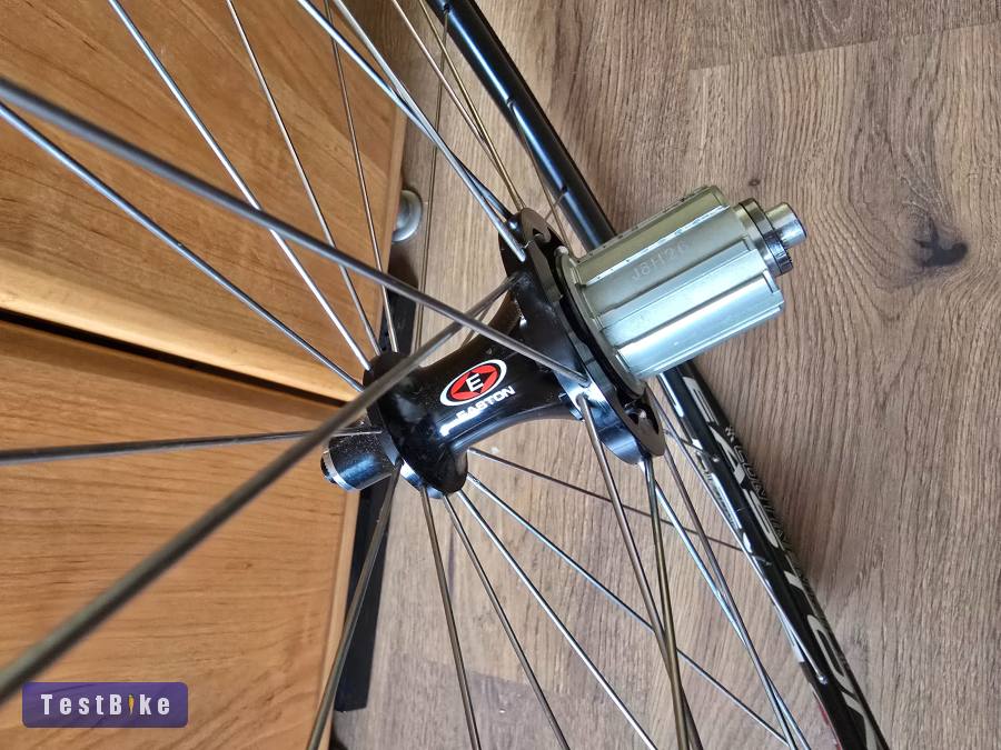 Easton EA70 kerékszett patika állapotban, gumikkal