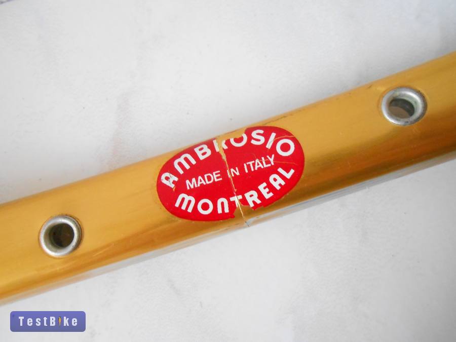 Egy aranyos országúti szingós felni