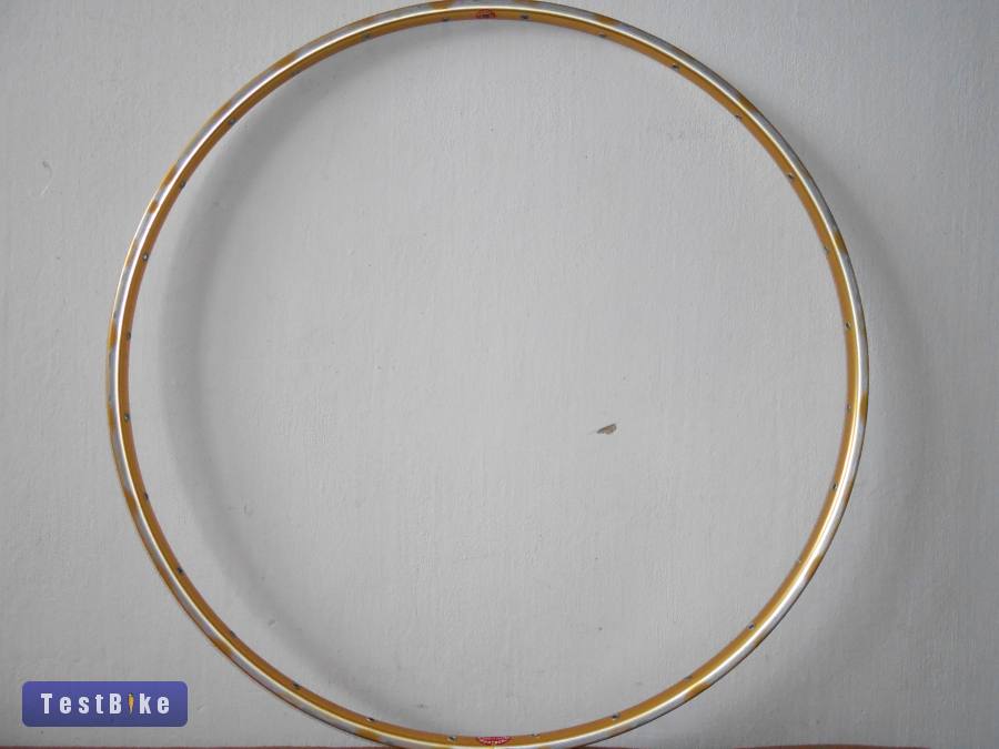 Egy aranyos országúti szingós felni