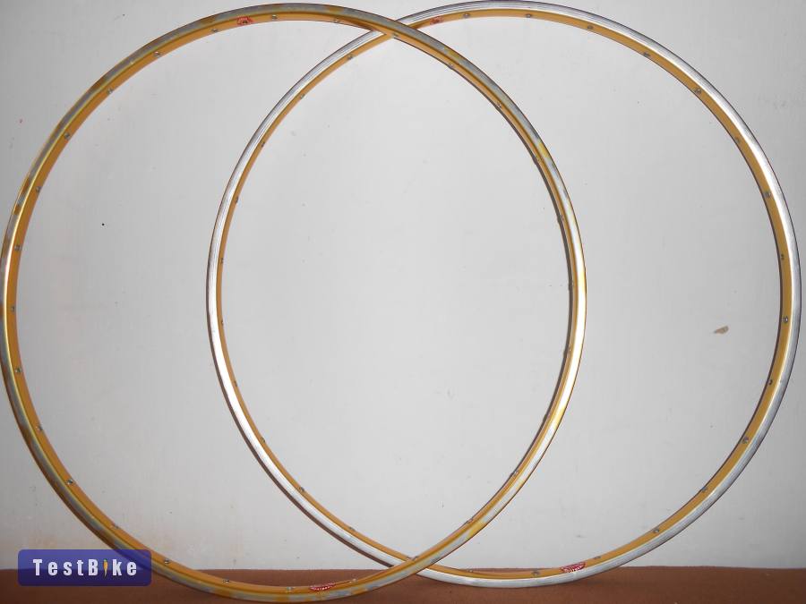 Egy aranyos országúti szingós felni