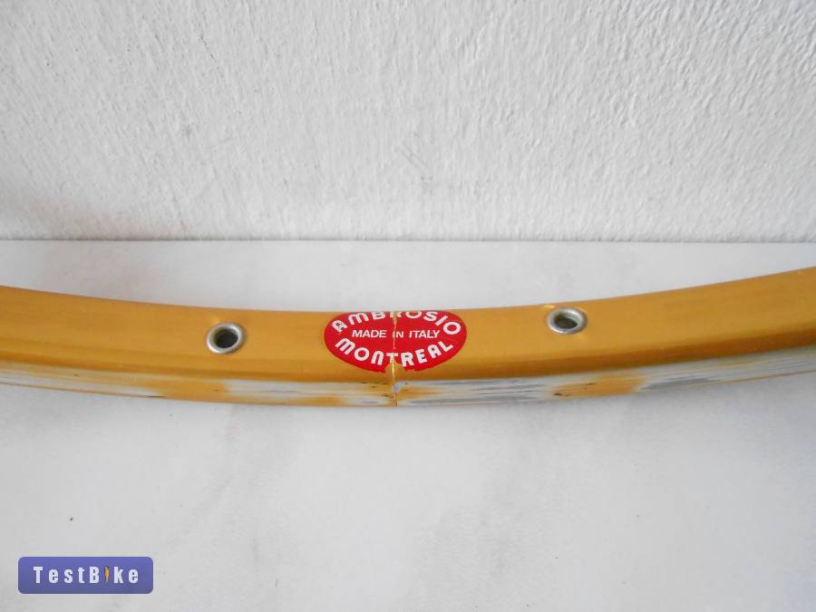 Egy aranyos országúti szingós felni