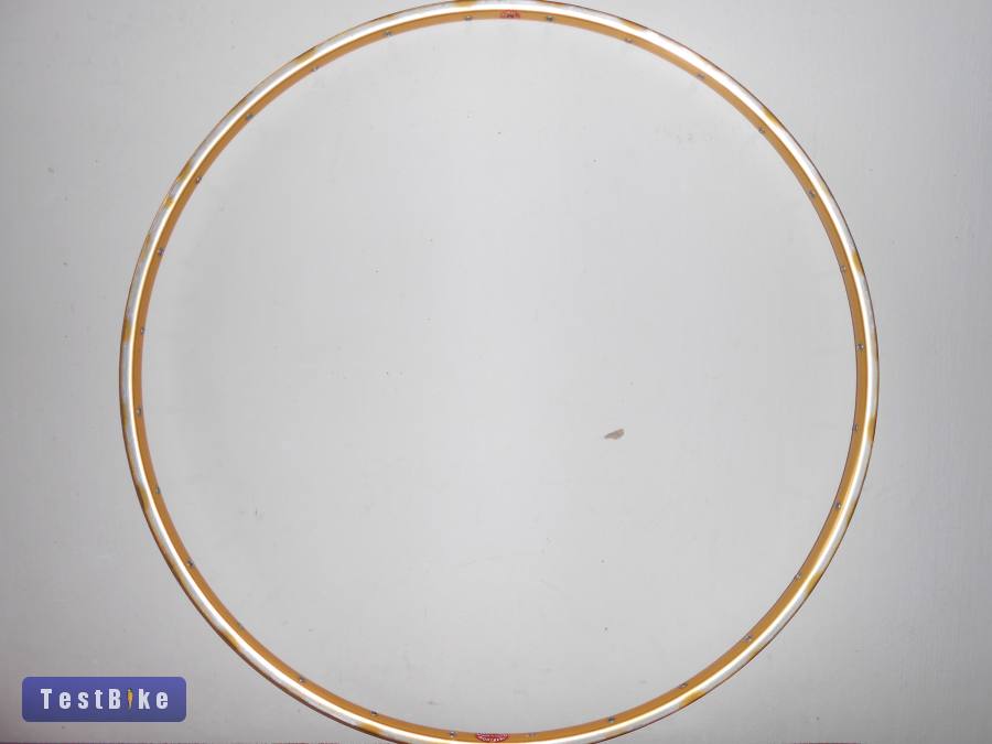 Egy aranyos országúti szingós felni