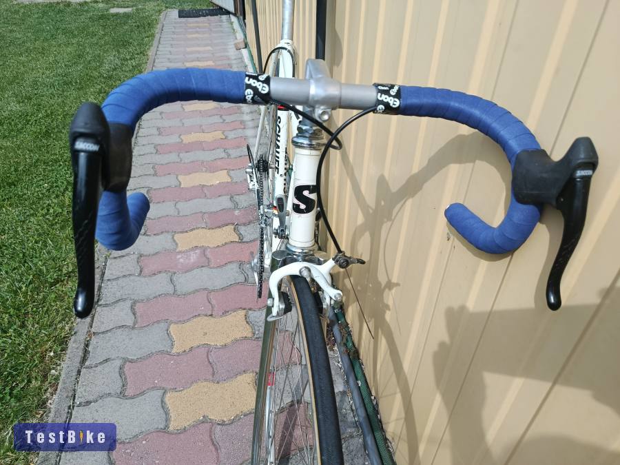 Egy csöppnyi internacionalista múlt biciklibe oltva