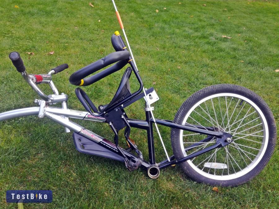 Egy nyomtávos kerékpár utánfutó