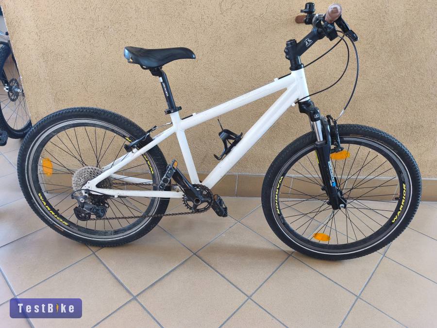 Egyedi építésű 24 junior MTB 