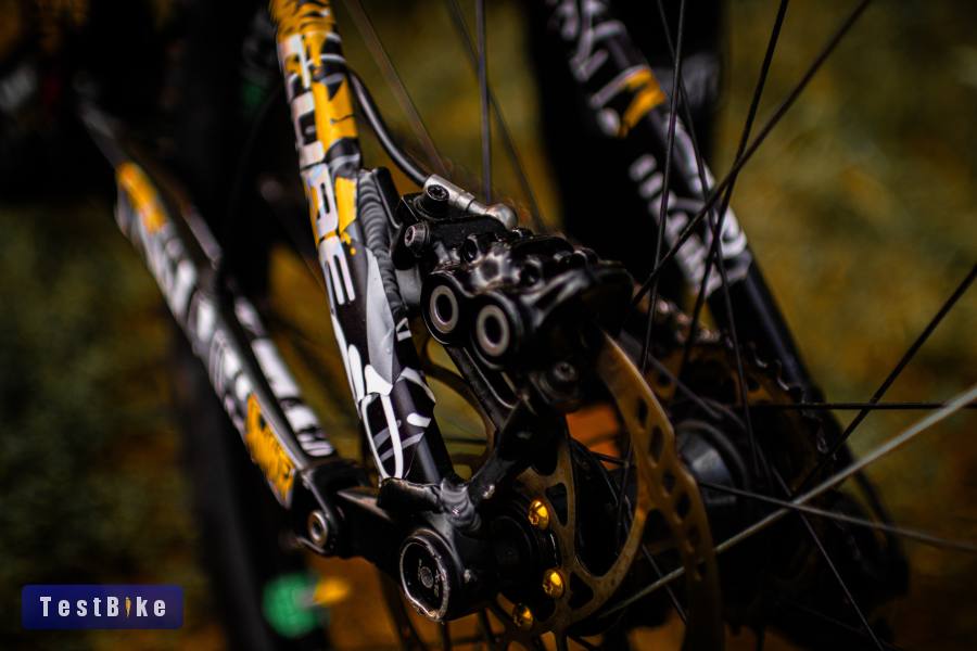 Eladnám cube two15 race 27,5 2018  L