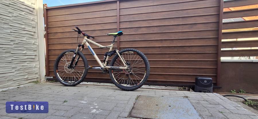 Eladó  használt kona mtb épített 