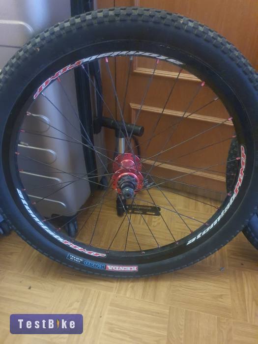 Eladó 24 komplett street kerekek 