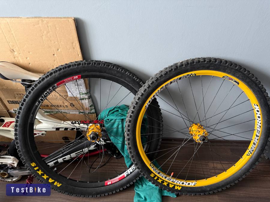 Elado 26-os felniszettem dtswiss,nukeproof