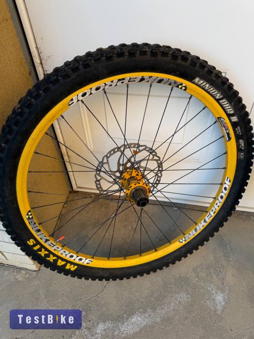 Elado 26-os felniszettem dtswiss,nukeproof