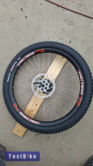 Eladó 26" os kerék szett Single track + Double track