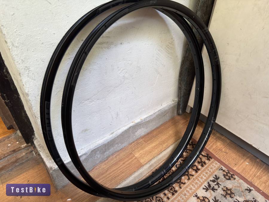 Eladó 26”-os Stans Notubes Ztr mk3 szett