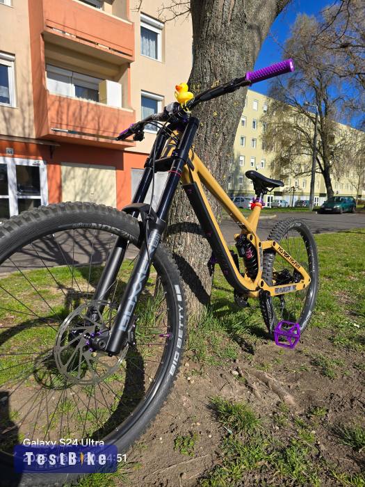 Eladó a képeken látható új állapotban lévő Rose Scrub 2024