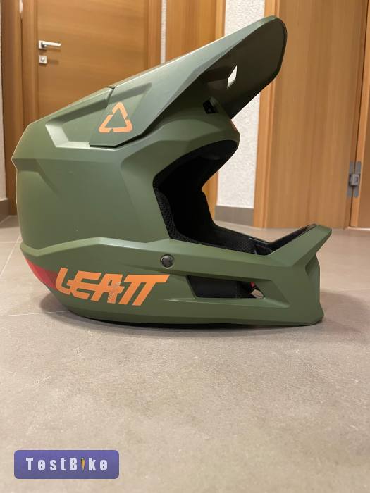 Eladó a képen látható Leatt full face.